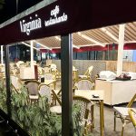 Faldon luminoso en terraza de Virginia cafe