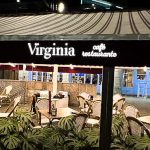 Toldo luminoso en terraza de Virginia Cafe