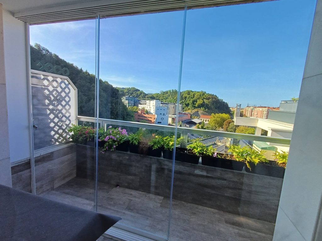 Iraola Cortinas de cristal en balcón